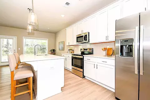 814 Calvin Park Dr, Ball Ground, GA 30107