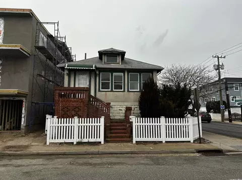 105 Illinois Ave #WHOLE HOUS, Long Beach, NY 11561