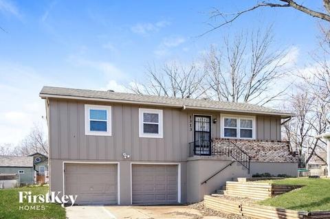 1313 SE Cherry Tree Ln, Blue Springs, MO 64014