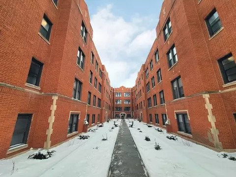 3943 N Janssen Ave #2N, Chicago, IL 60613