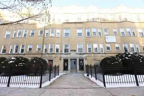 4511 N Malden St #2B, Chicago, IL 60640