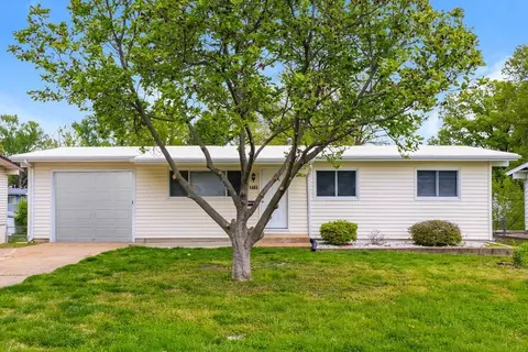 1485 Boulder Dr, Florissant, MO 63031