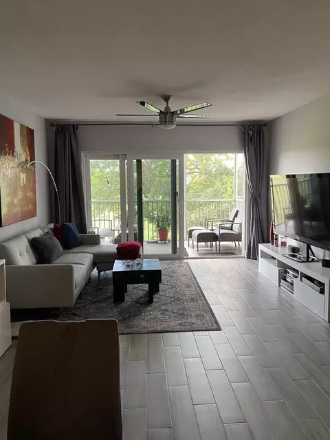 2850 N Palm Aire Dr, Pompano Beach, FL 33069
