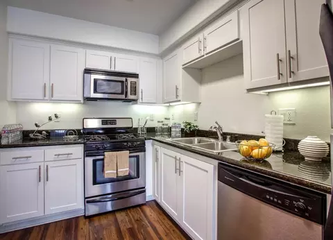 10407 Magnolia Blvd, Los Angeles, CA 91601