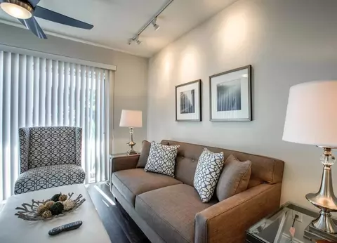 10407 Magnolia Blvd, Los Angeles, CA 91601