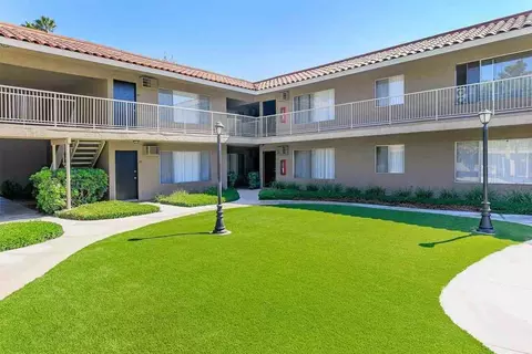 230 E Chapman Ave, Placentia, CA 92870