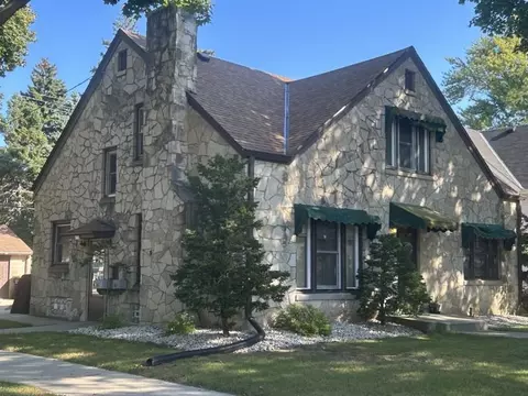 8225 W Hayes Ave, West Allis, WI 53219