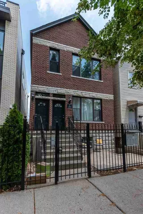 2117 N Point St #1R, Chicago, IL 60647