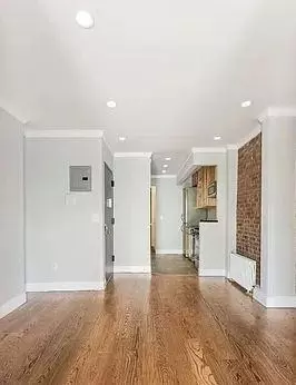 697 10th Ave #3fn, New York, NY 10036