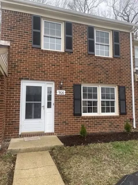 906 Wickford Dr, Chesapeake, VA 23320