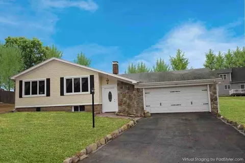 4 Sherwood Ln, Greenville, RI 02828