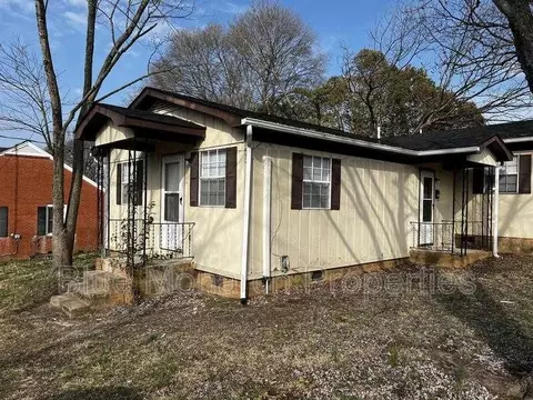 208 W Chestnut St, Stanley, NC 28164