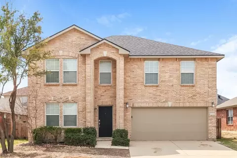 413 Emerald Creek Dr, Fort Worth, TX 76131