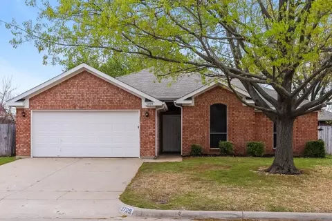 3709 Cove Meadow Ln, Fort Worth, TX 76123