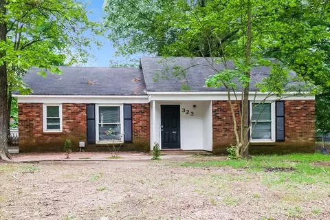 323 Huntsmoor Dr, Charlotte, NC 28217