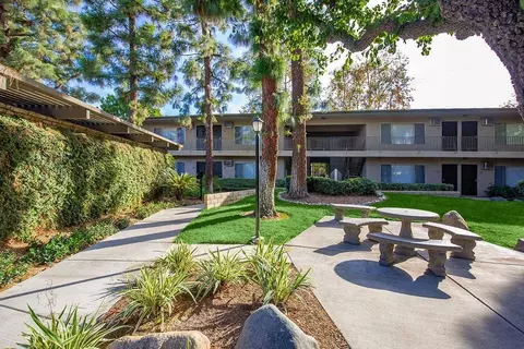 1601 W Orangethorpe Ave, Fullerton, CA 92833