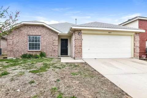 10813 Briaroaks Dr, Fort Worth, TX 76140