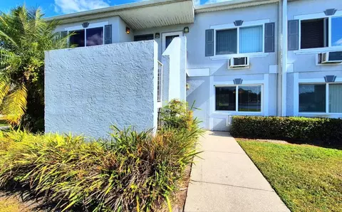 4139 Dolphin Dr, Tampa, FL 33617