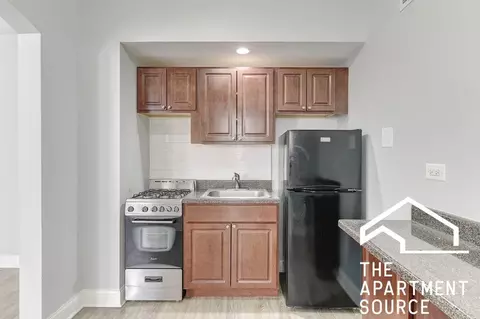 6930 N Greenview Ave #308, Chicago, IL 60626