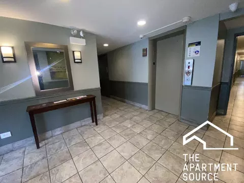 663 W Grace St #212, Chicago, IL 60613