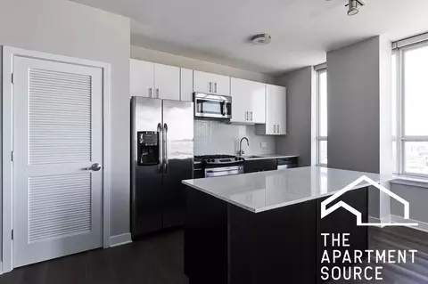 765 W Adams St #1BR1BA, Chicago, IL 60661