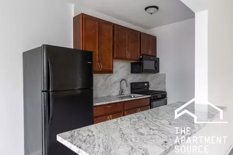 2712 N Milwaukee Ave #215, Chicago, IL 60647