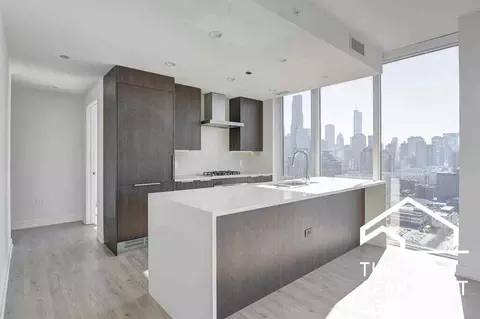 204 W Hill St, Chicago, IL 60610