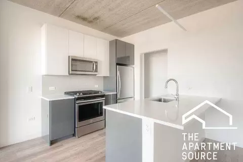 734 W Sheridan Rd, Chicago, IL 60613