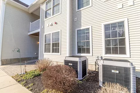 130 Meridian St #303, Groton, CT 06340
