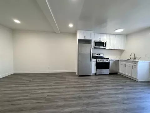 6861 S Sepulveda Blvd #4, Los Angeles, CA 90045