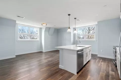136 Babcock St #414, Brookline, MA 02446