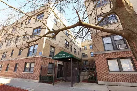 709 W Brompton Ave #41, Chicago, IL 60657