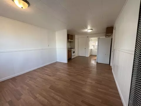 112 5th St SW #1, Puyallup, WA 98371