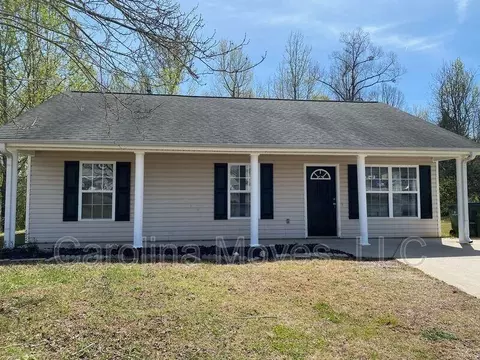 1805 Country Apple Ct, Fountain Inn, SC 29644