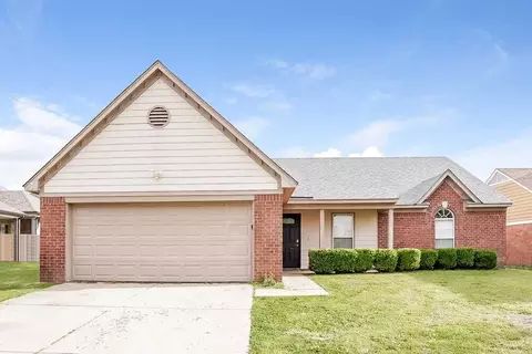 1656 Mary Payton Dr, Southaven, MS 38671