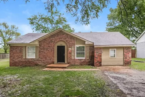 732 Charter Oak Dr, Southaven, MS 38671