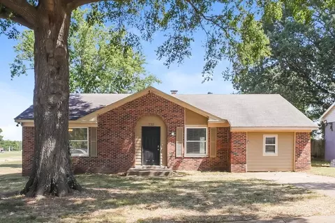 732 Charter Oak Dr, Southaven, MS 38671