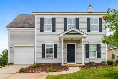 2203 Pimpernel Rd, Charlotte, NC 28213