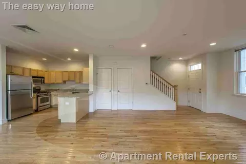 110 2nd St #PH04, Cambridge, MA 02142