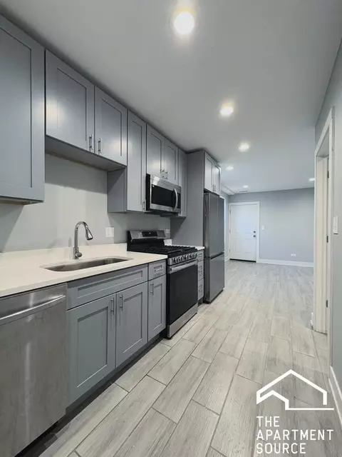 926 W 32nd Pl #1R, Chicago, IL 60608