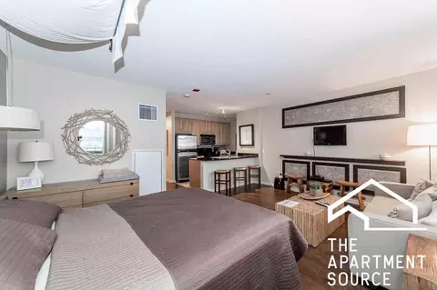 353 N Desplaines St #2201, Chicago, IL 60661