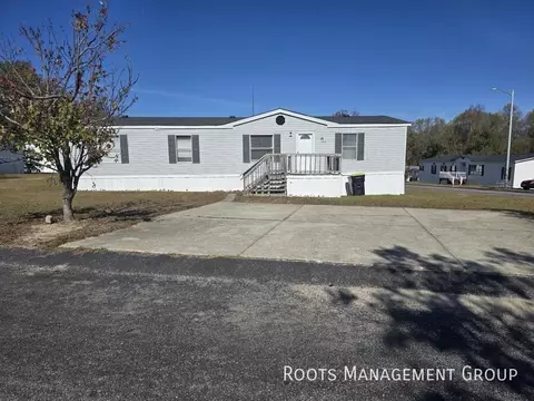 1046 Wildwood Dr #16, Fayetteville, NC 28304