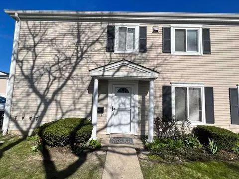 600 E Old Willow Rd #181D, Prospect Heights, IL 60070