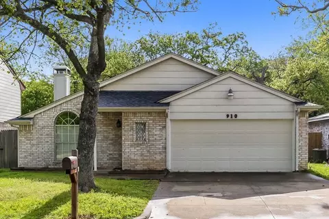 910 Blue Jay Dr, Mansfield, TX 76063