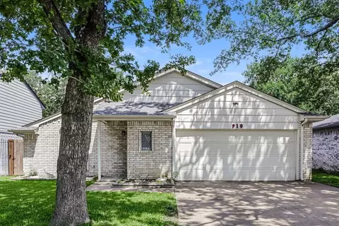 910 Blue Jay Dr, Mansfield, TX 76063