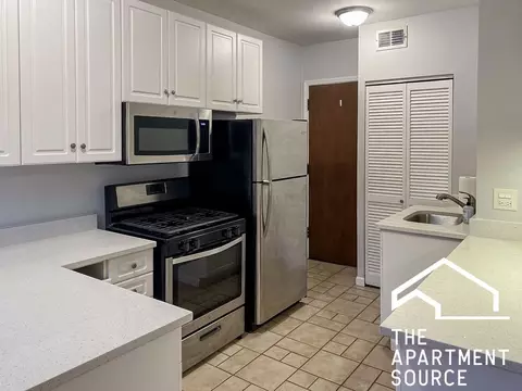 3710 N Sheffield Ave #305, Chicago, IL 60613