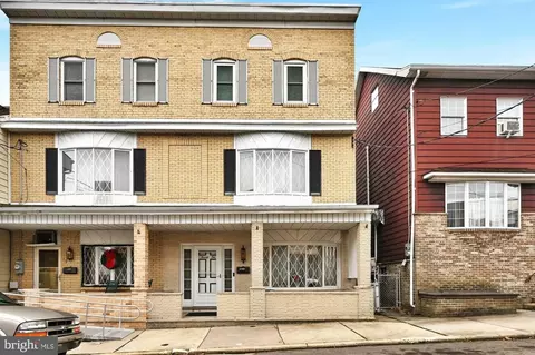 21 Water St, New Philadelphia, PA 17959