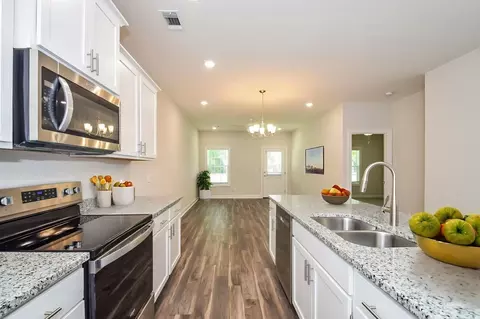 1011 Walker Point Way, Brunswick, GA 31525