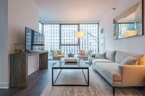 221 W Hubbard St #2-2PH, Chicago, IL 60654