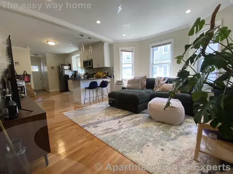 22 Rice St #1, Cambridge, MA 02140